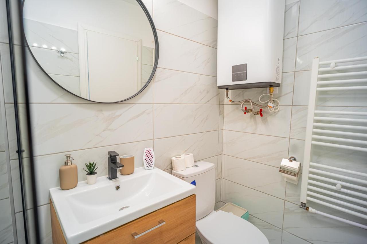 Refreshingly Chic: Newly Renovated 2Br Apartment Букурещ Екстериор снимка