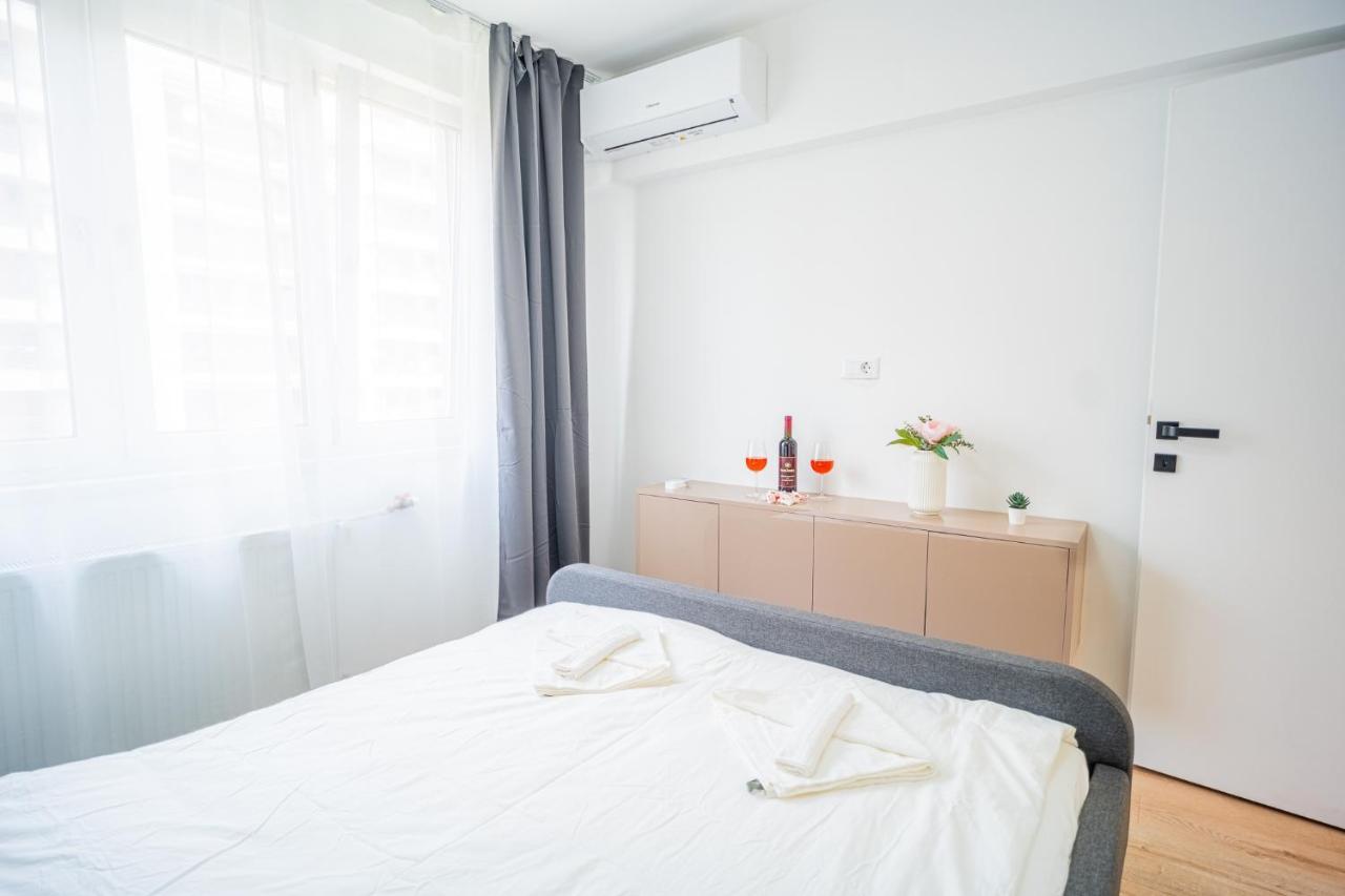 Refreshingly Chic: Newly Renovated 2Br Apartment Букурещ Екстериор снимка