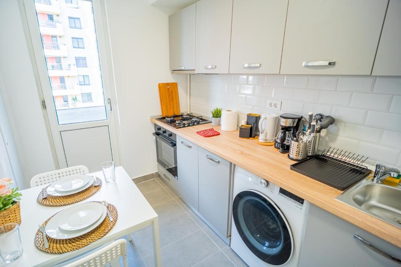 Refreshingly Chic: Newly Renovated 2Br Apartment Букурещ Екстериор снимка