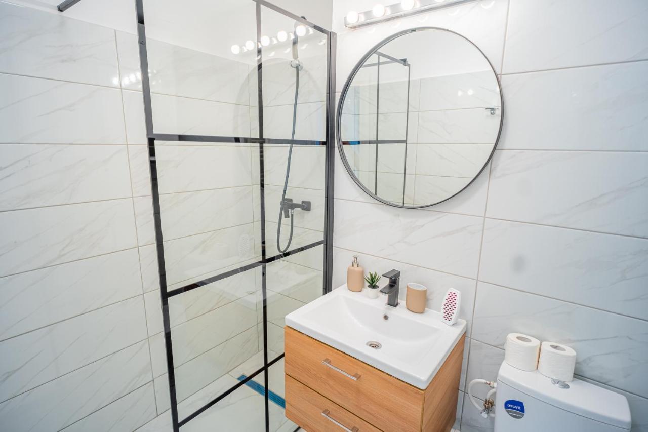 Refreshingly Chic: Newly Renovated 2Br Apartment Букурещ Екстериор снимка