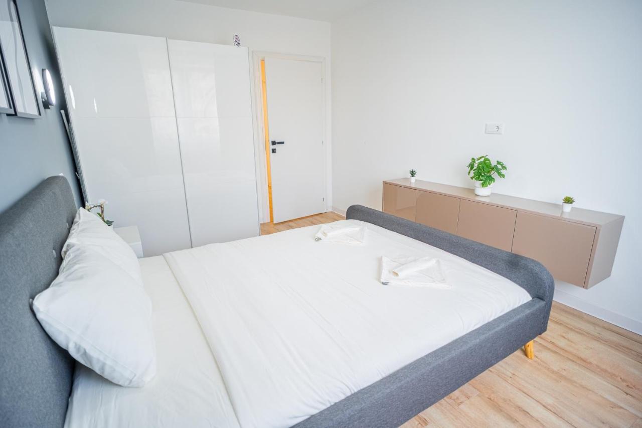 Refreshingly Chic: Newly Renovated 2Br Apartment Букурещ Екстериор снимка