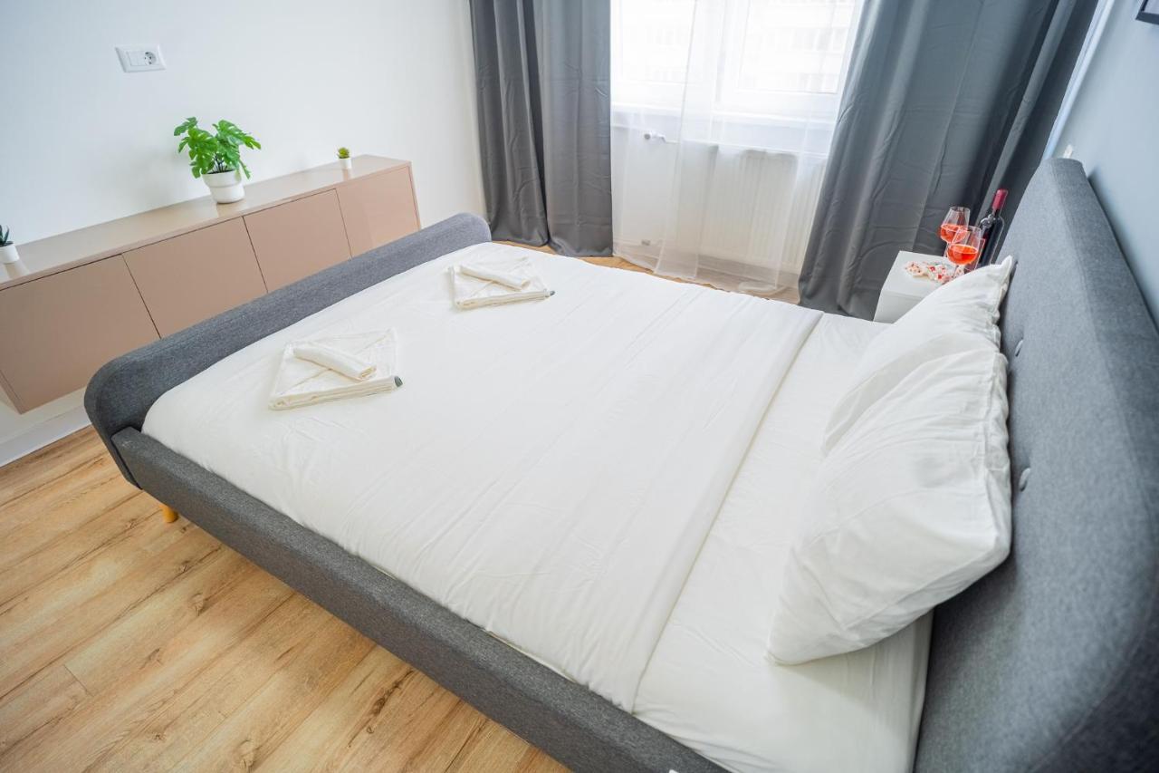 Refreshingly Chic: Newly Renovated 2Br Apartment Букурещ Екстериор снимка